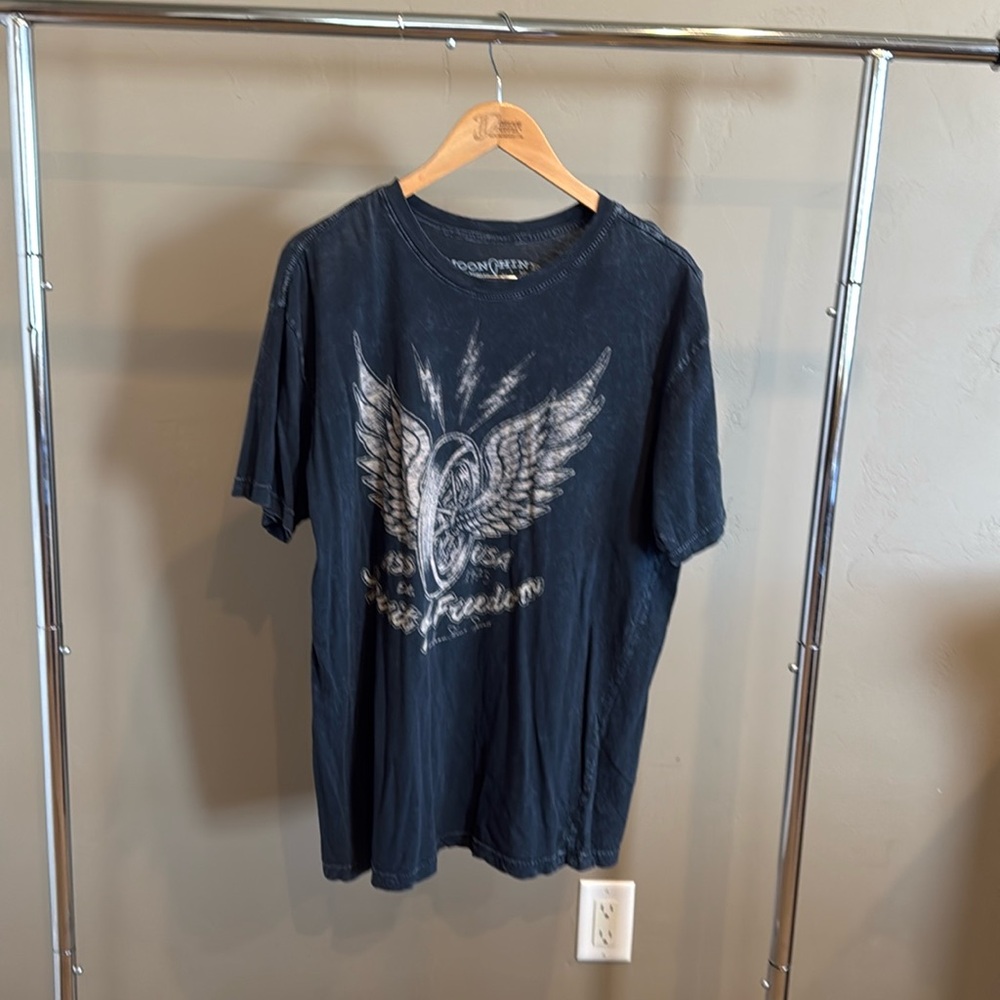 Men’s Moonshine by Brad Paisley T-Shirt. Size XL.